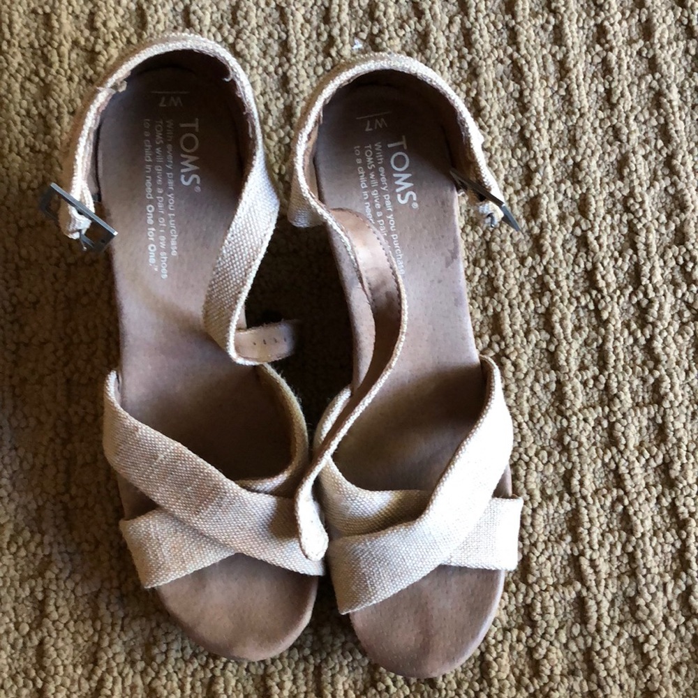 Toms sandals.  Selling as is.  See pix